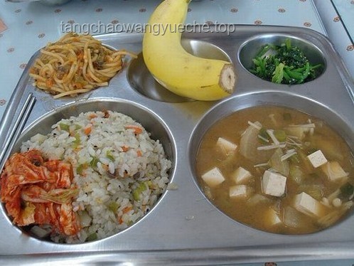日本学校午餐米饭减量背后原因探秘